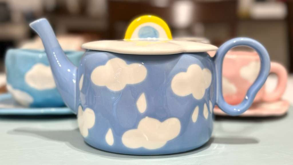 Hand-Painted Blue Sky & Clouds Ceramic Teapot – Large-Capacity, High-Temp Resistant Decorative Teapot